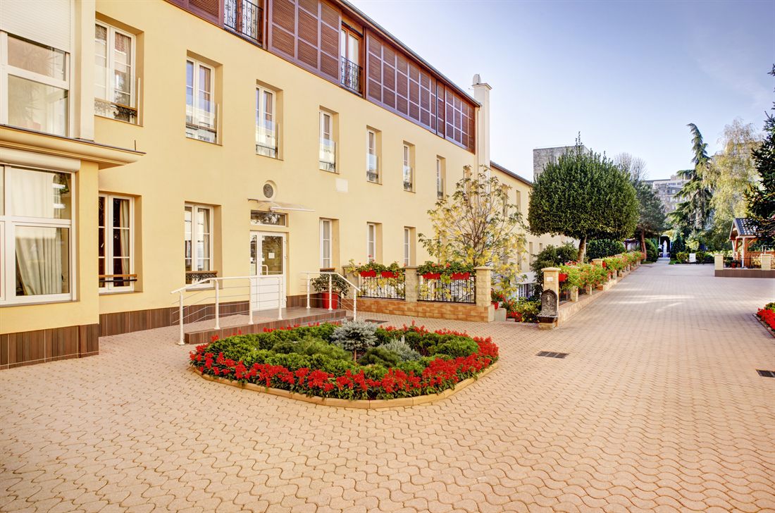Le bâtiment depuis le jardin